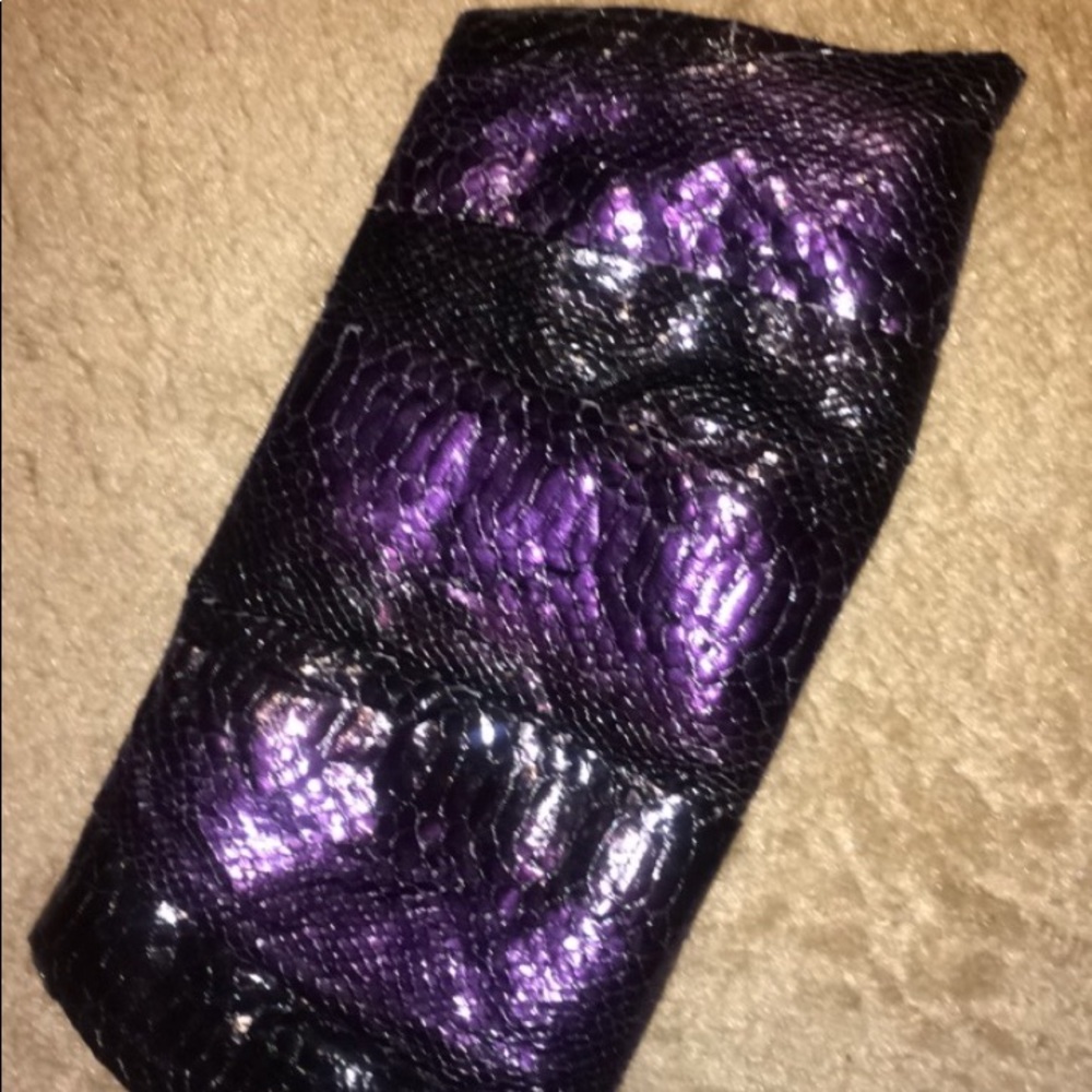 Express clutch💜🖤